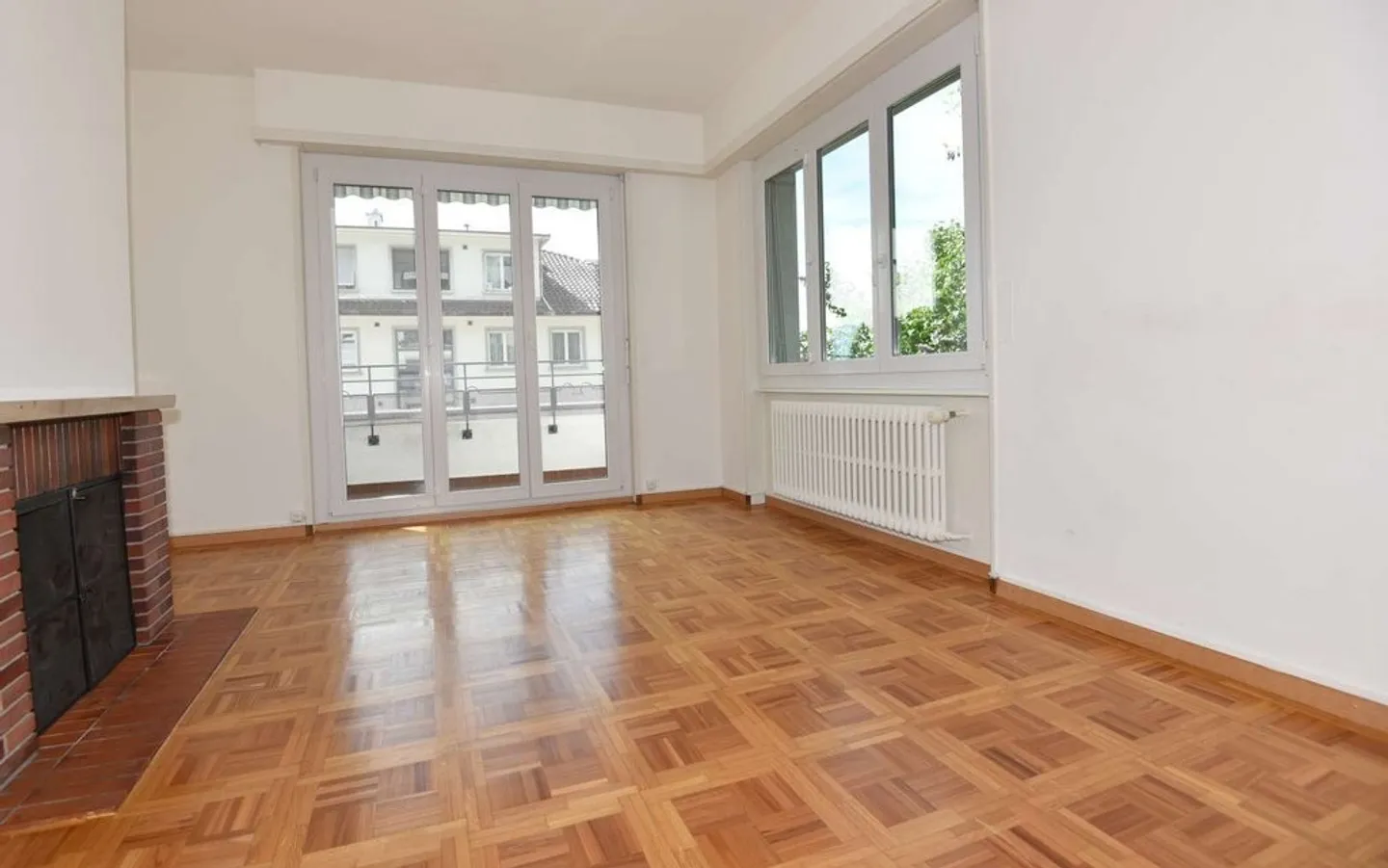 Appartamento con 4 camere, ambiente tranquillo, area verde - Foto 1 di 11