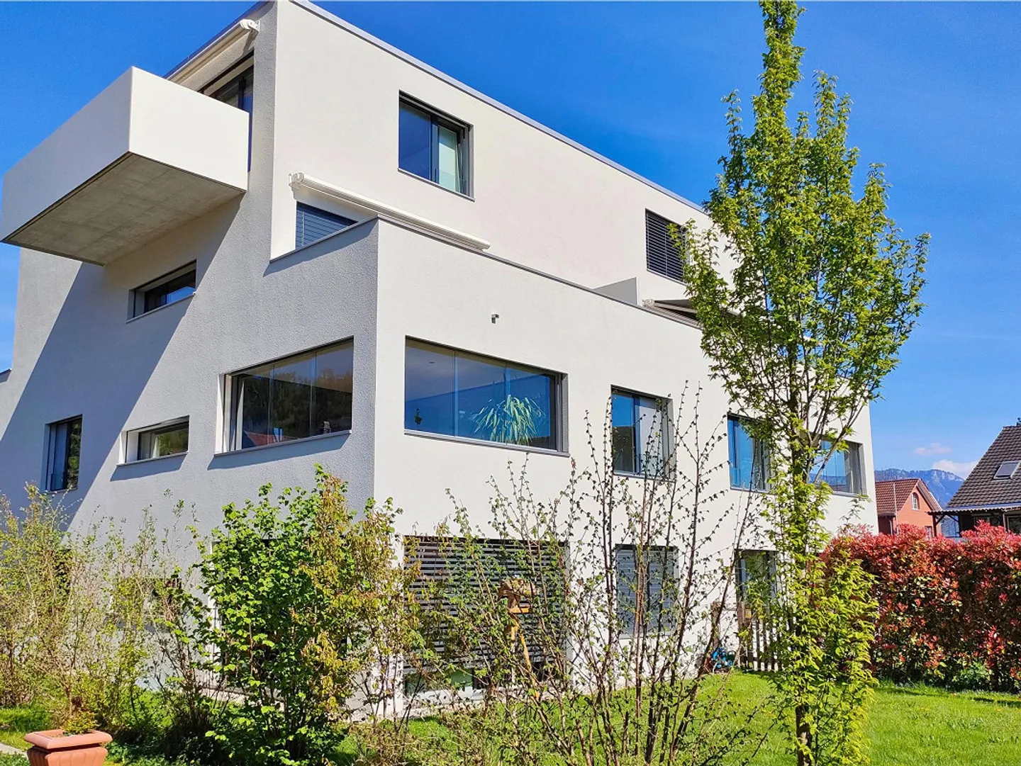 Appartement moderne de 3,5 pièces avec jardin d'hiver et intérieur élégant - Photo 1 sur 12