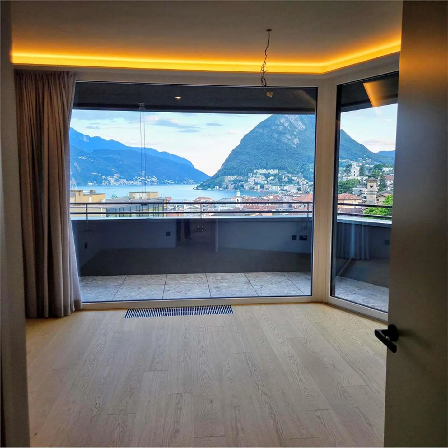 Neue Penthousewohnung mit Seeblick in Lugano - Foto 6 von 9