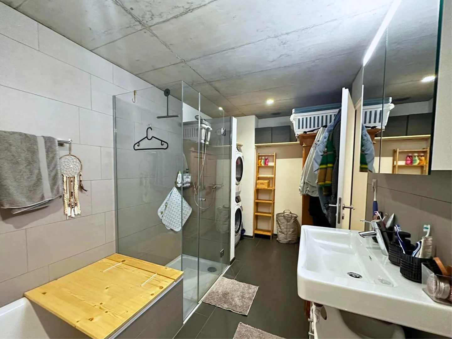 Appartement moderne de 3,5 pièces avec jardin d'hiver et intérieur élégant - Photo 8 sur 12