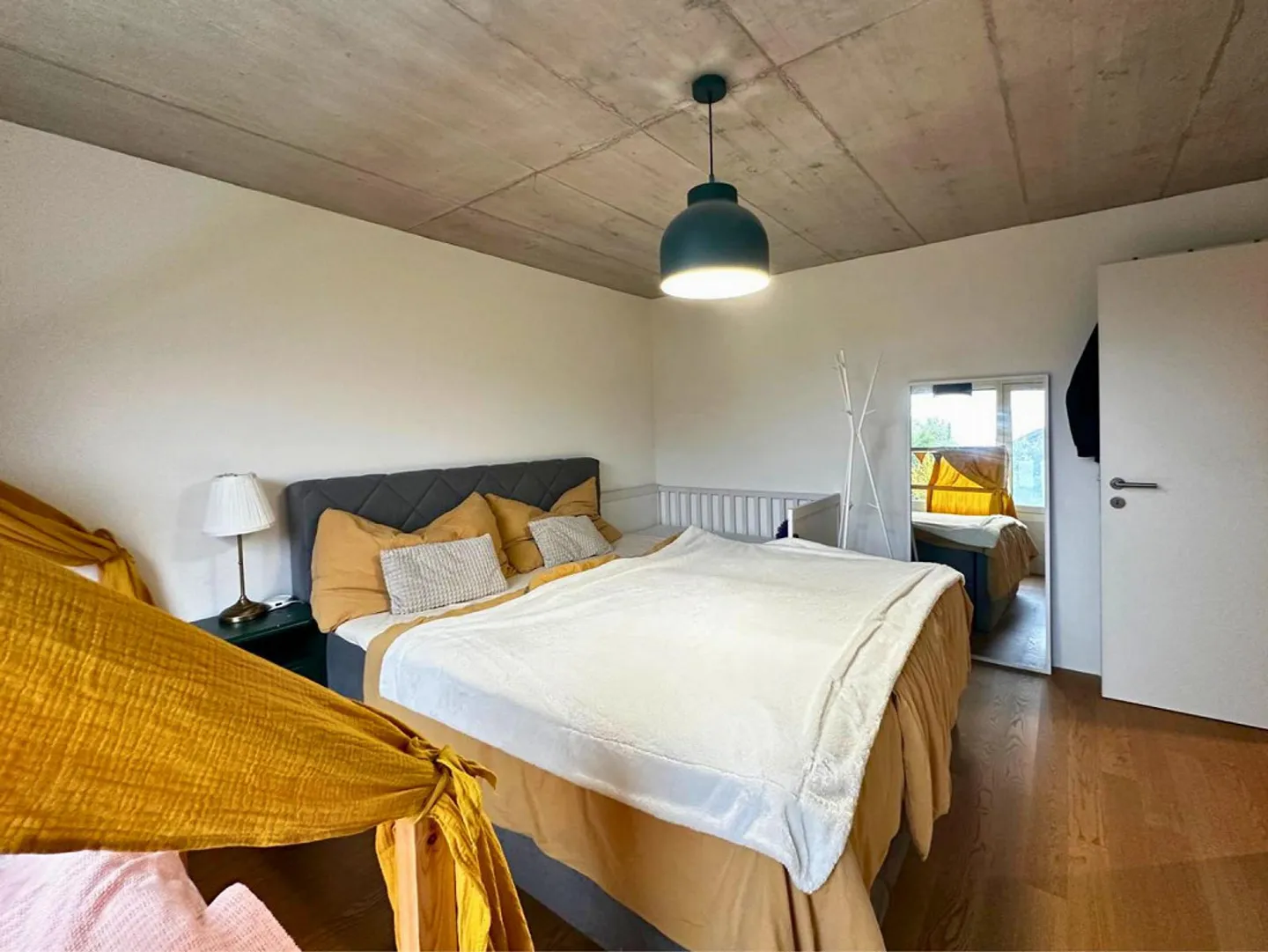 Appartement moderne de 3,5 pièces avec jardin d'hiver et intérieur élégant - Photo 11 sur 12