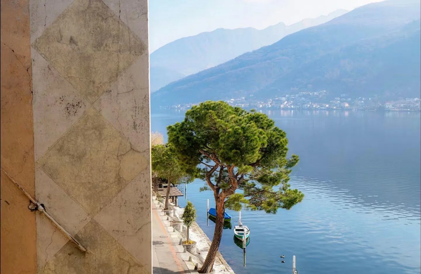 Maisonette elegante con vista lago - Foto 1 di 13