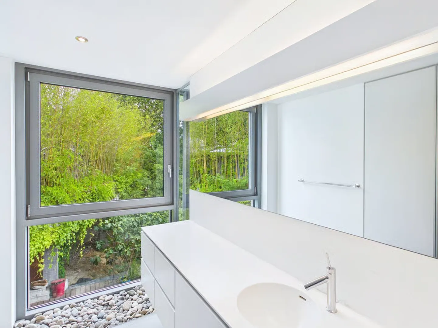 Appartamento triplex esclusivo con accesso diretto al lago e posto barca privato a Twan - Foto 7 di 13