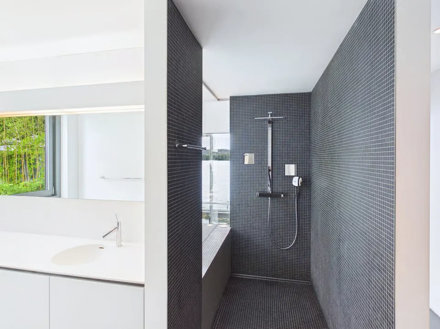 Appartamento triplex esclusivo con accesso diretto al lago e posto barca privato a Twan - Foto 8 di 13
