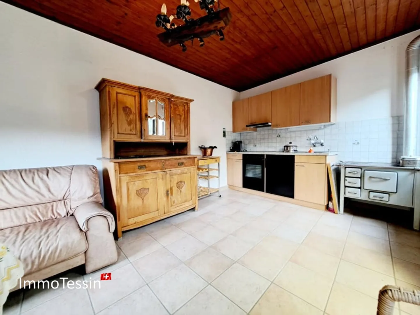 Charming Ticino House with Large Garden, Grottino & Panoramic View of the Ticino Mountains - Photo 9 of 13