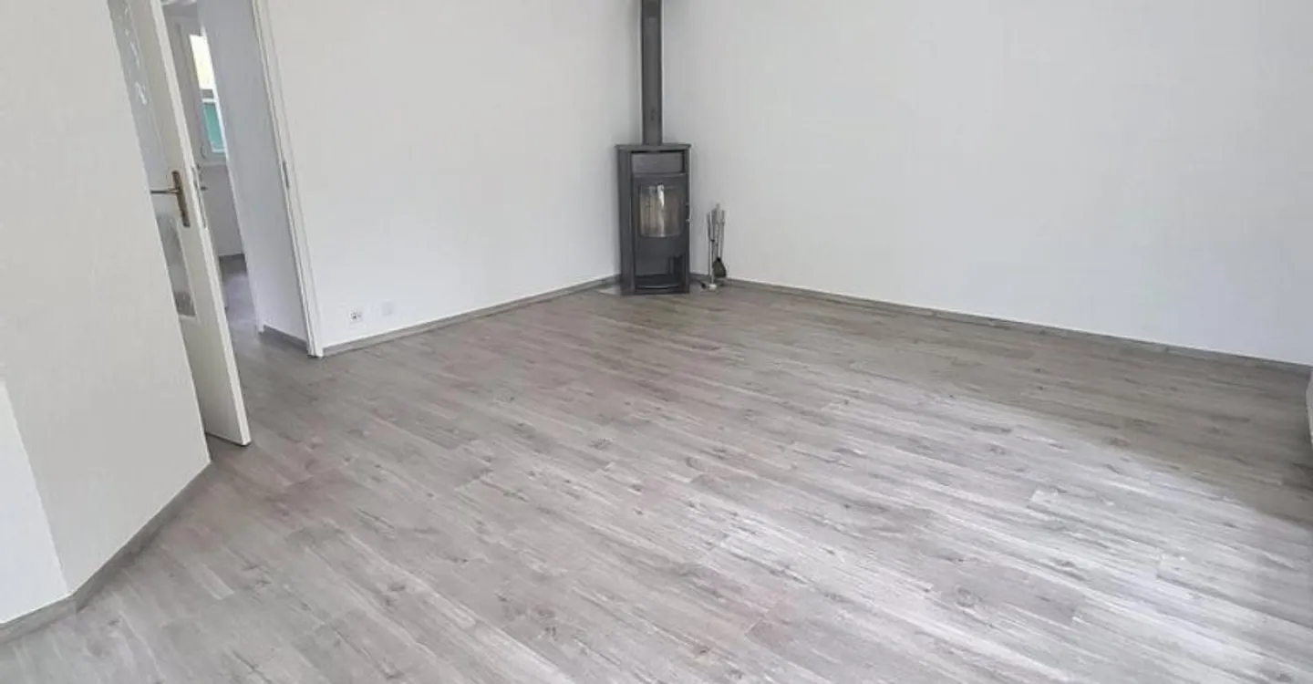 6-room House - Photo 3 of 12