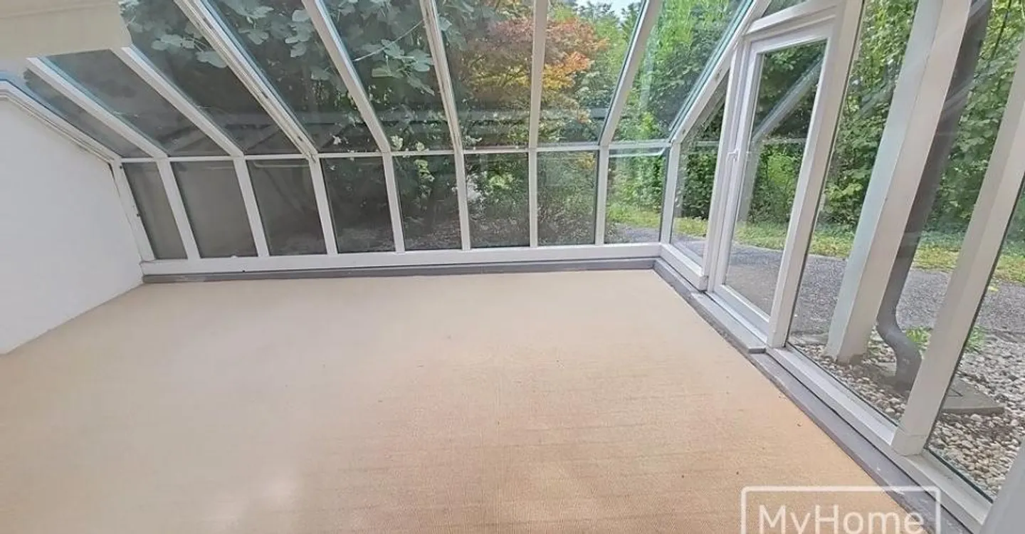 6-room House - Photo 4 of 12
