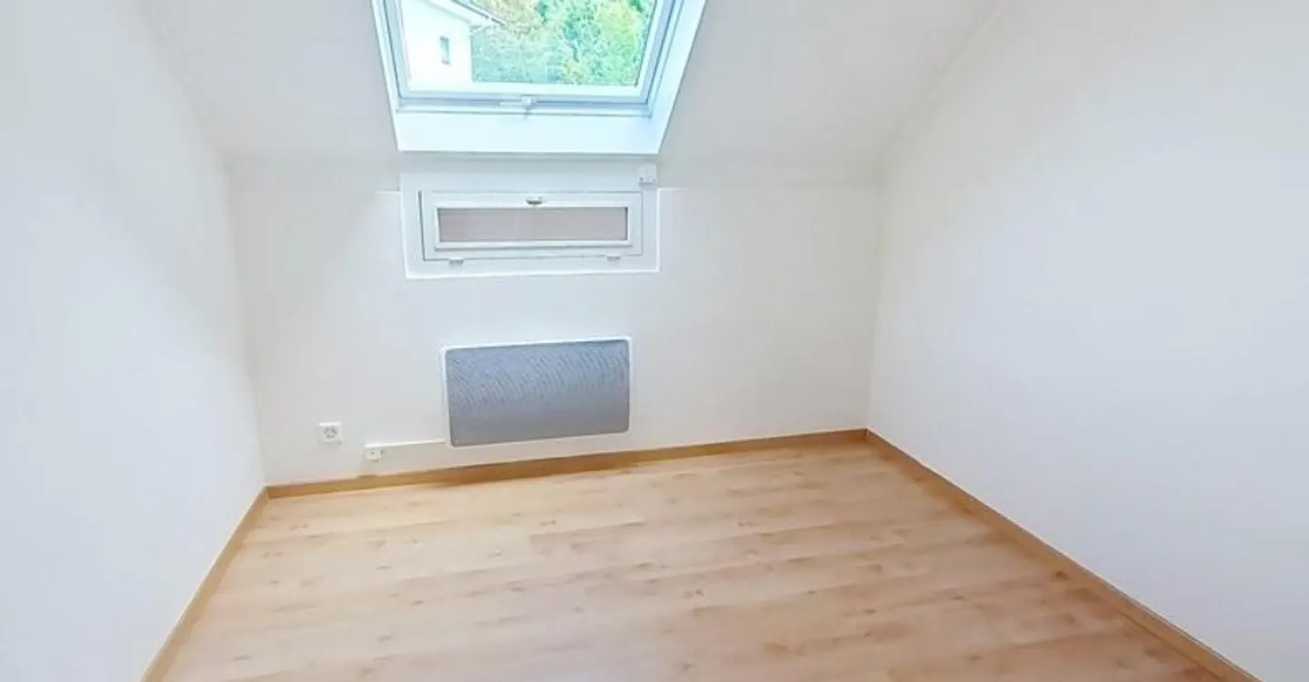 6-room House - Photo 10 of 12