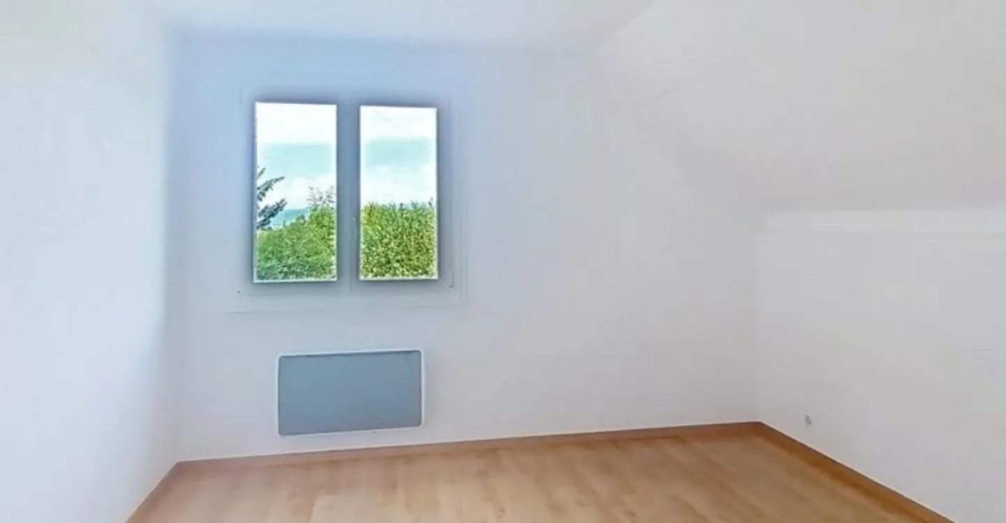 6-room House - Photo 11 of 12