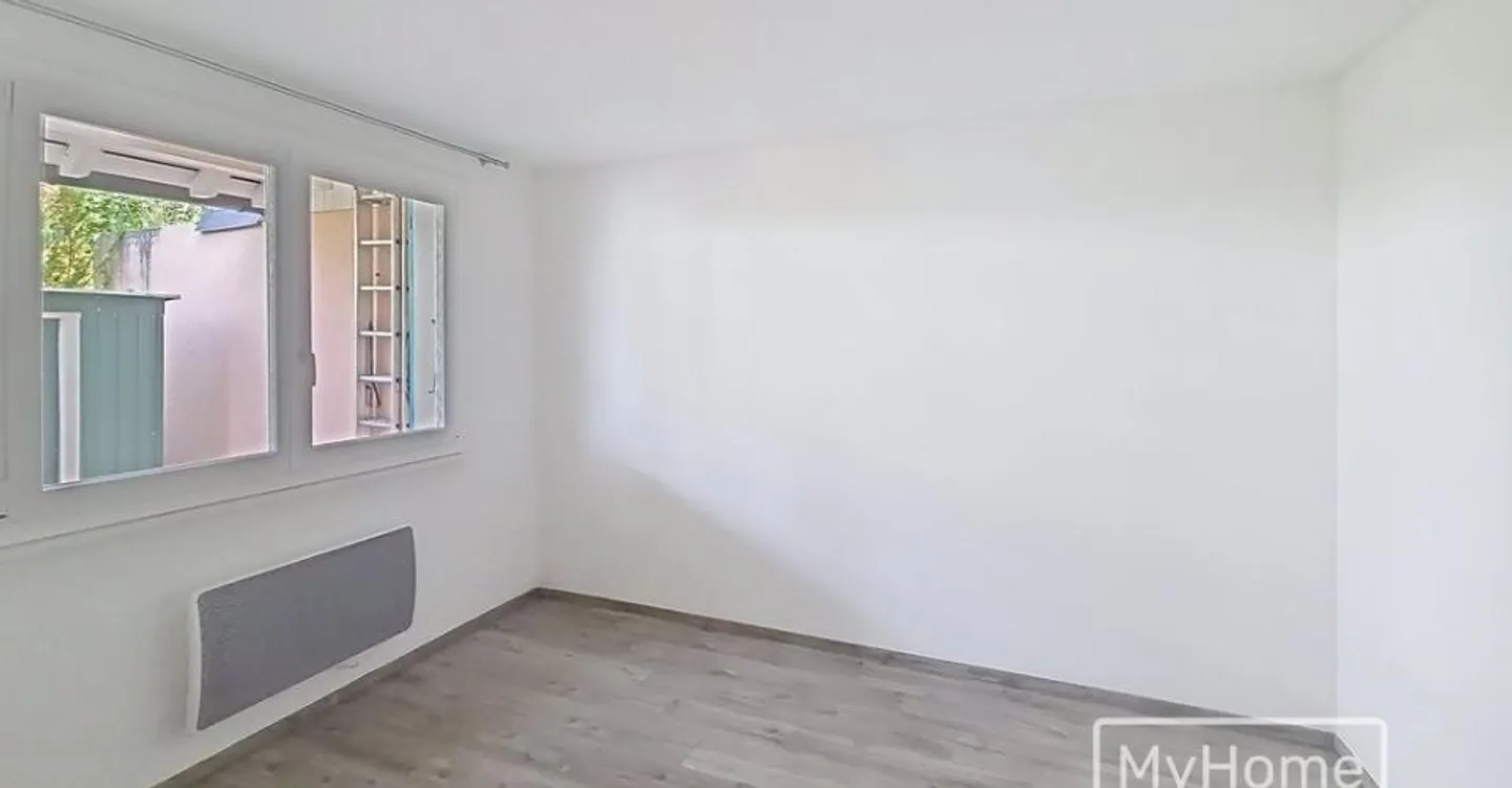 6-room House - Photo 7 of 12