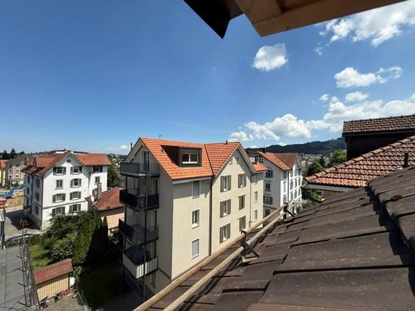 Appartement mansardé de 2.5 pièces fraîchement rénové et confortable - Photo 13 sur 14
