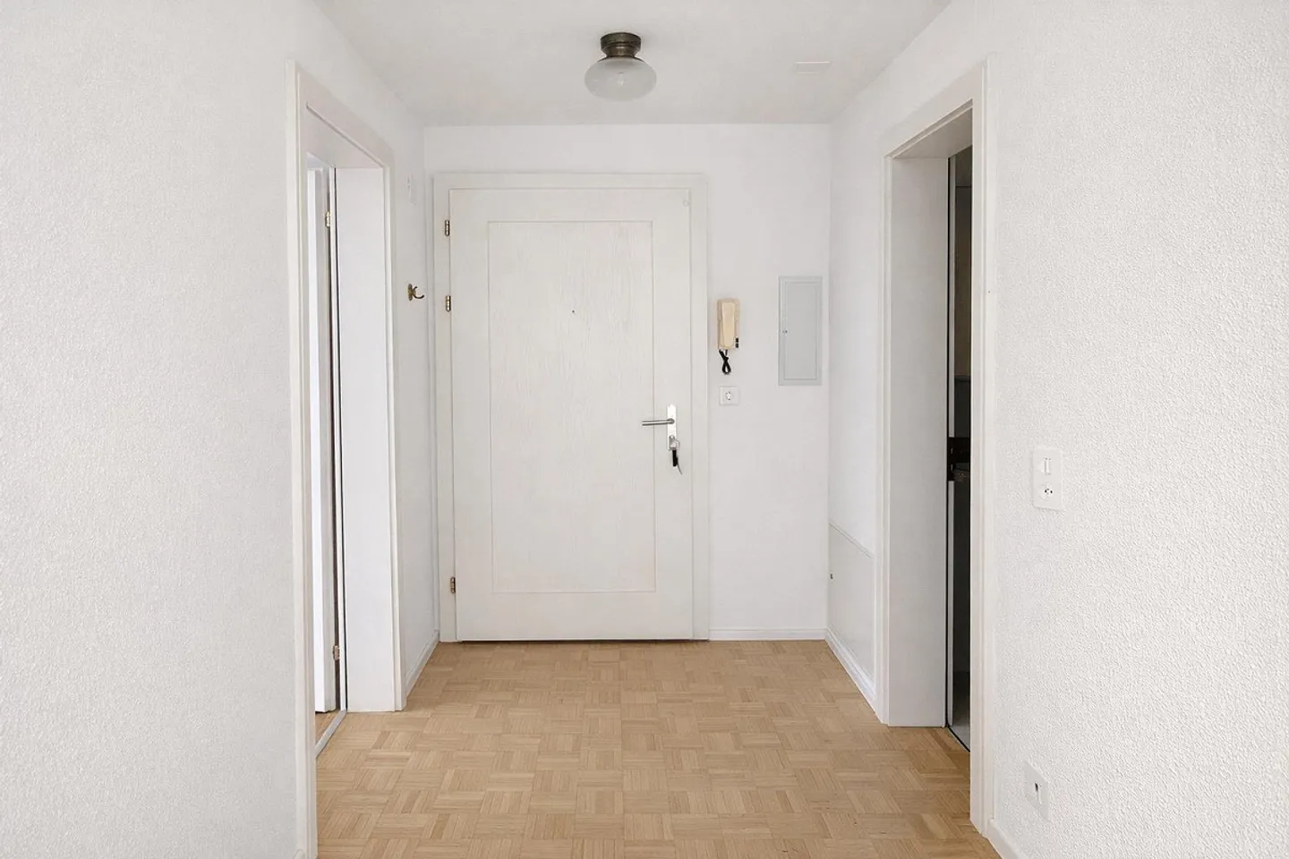 2.5 Room Apartment on the 1st Floor with Elevator - Photo 7 of 7