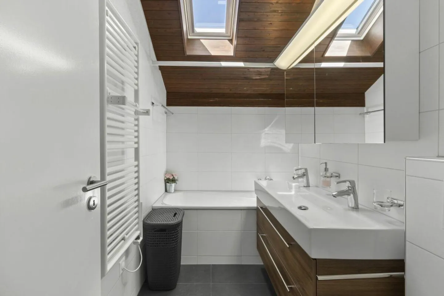 Modern, Charming Single-Family Home with Spacious Garden - Photo 8 of 12