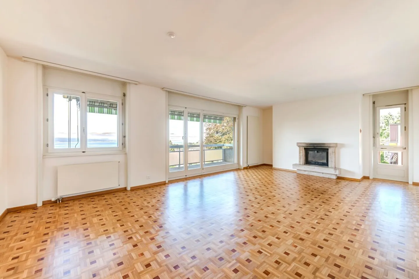 Charmante Wohnung mit Seeblick - Foto 2 von 10