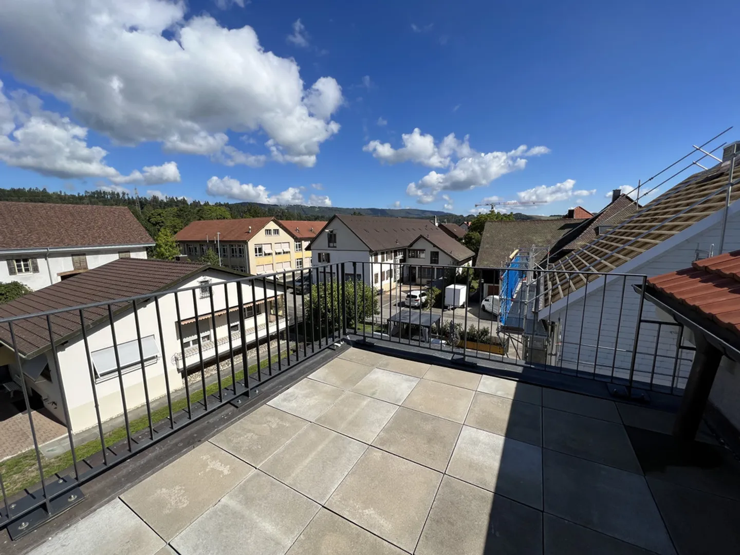 Appartement moderne avec terrasse - Photo 3 sur 12