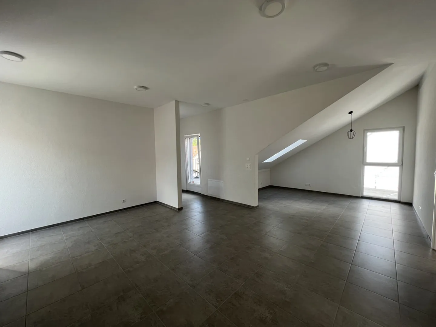 Appartement moderne avec terrasse - Photo 7 sur 12