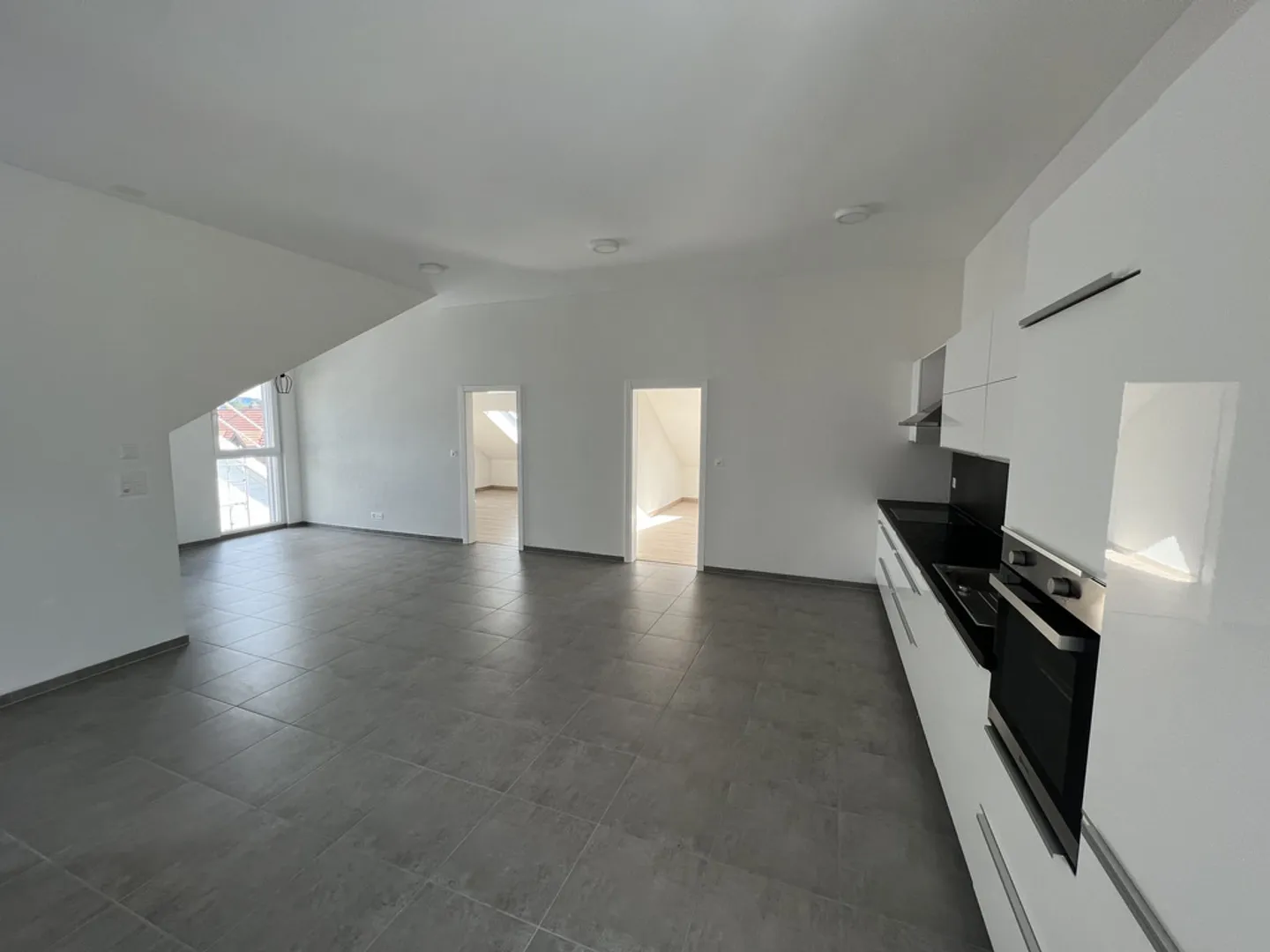 Appartement moderne avec terrasse - Photo 5 sur 12