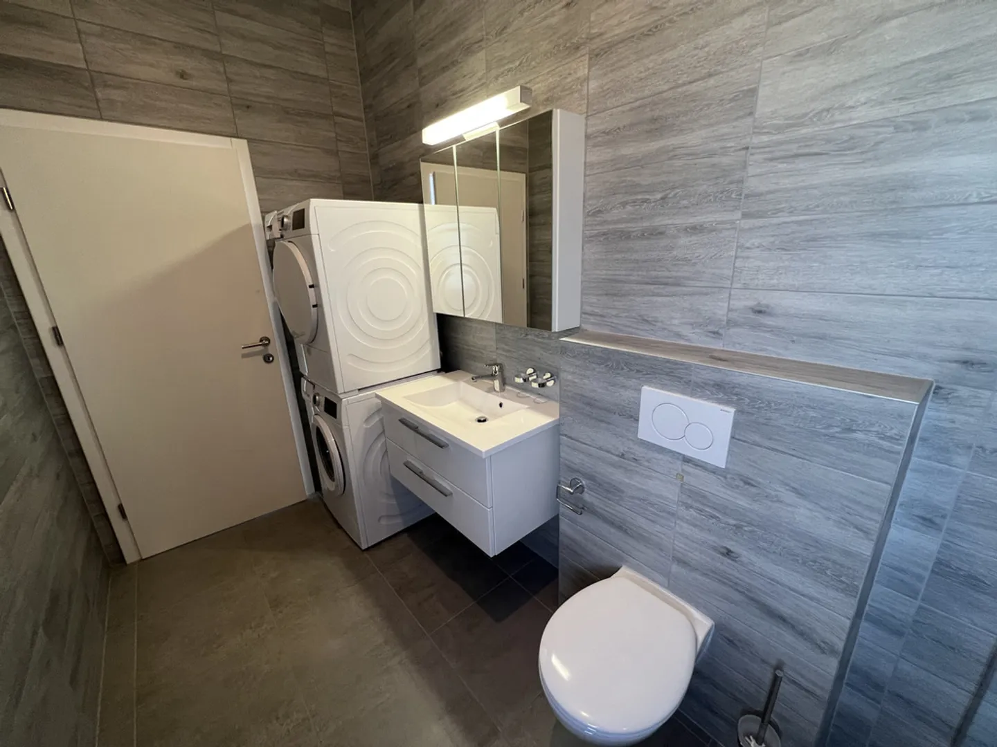 Appartement moderne avec terrasse - Photo 10 sur 12