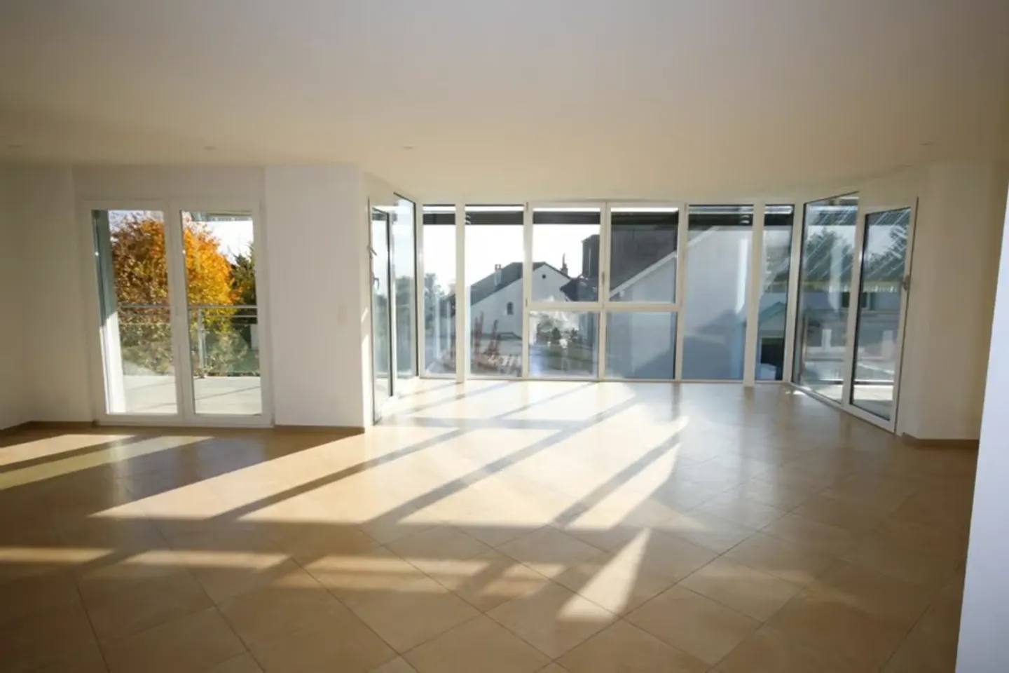 Luxuriöse 5,5-Zimmer-Wohnung mit Terrasse und Seeblick - Foto 11 von 13