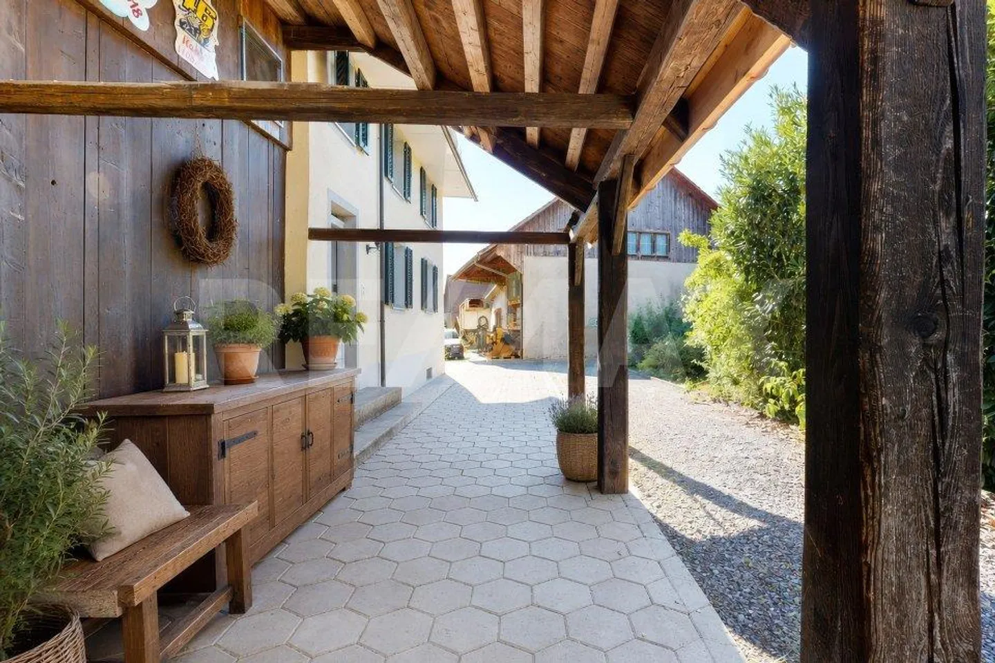 Grosszügiges Einfamilienhaus mit Schopf, Garten und viel Privatsphäre - Foto 9 von 11