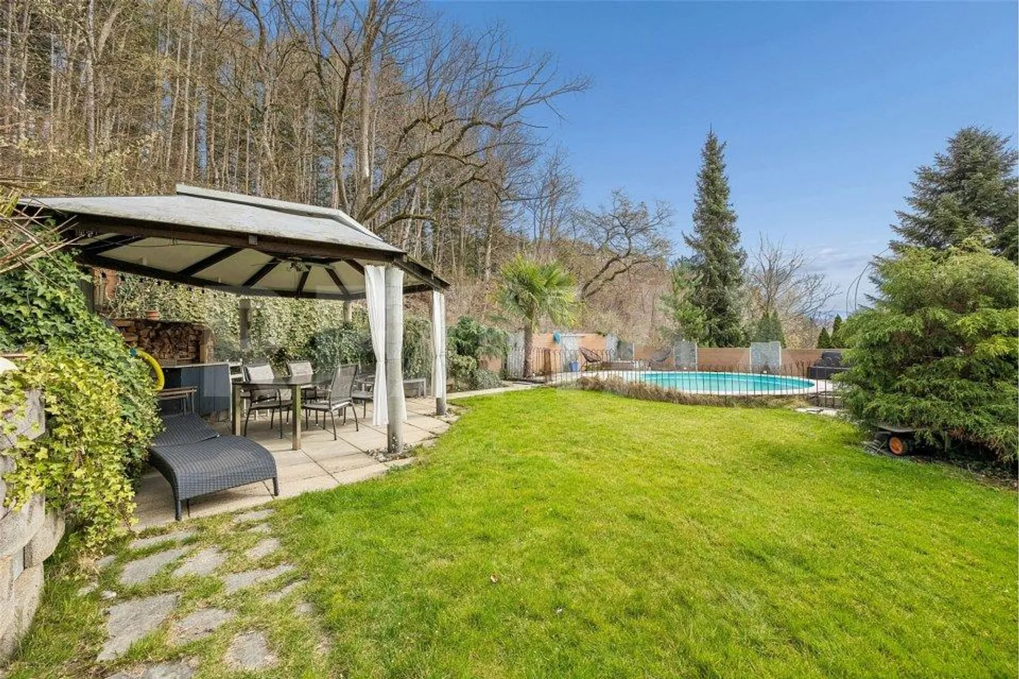 Exclusive living with holiday feeling... - Photo 9 of 13