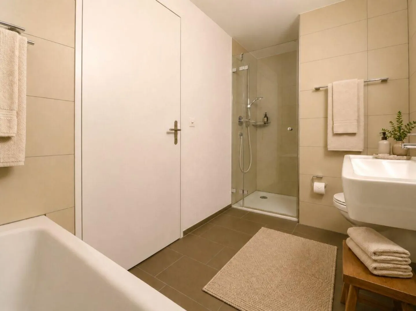 Living at the top in the village - nearly new penthouse apartment with direct lift - Photo 10 of 13