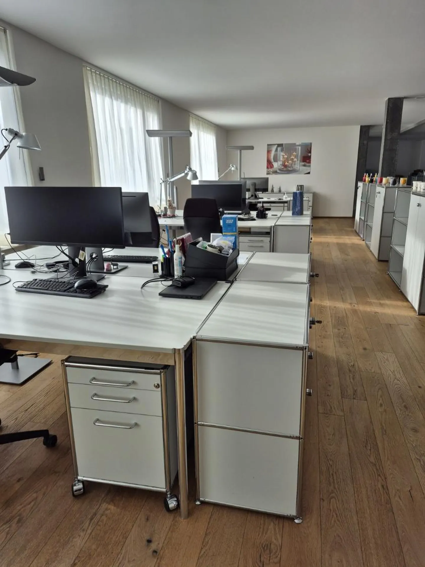 Exclusive office space with high-quality furnishings in a preferred location - Photo 7 of 11