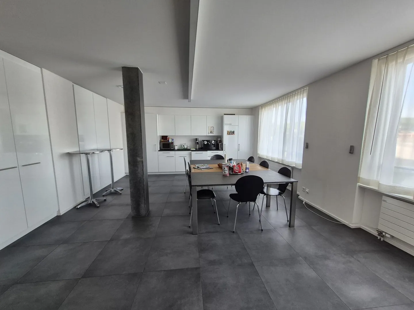 Exclusive office space with high-quality furnishings in a preferred location - Photo 8 of 11