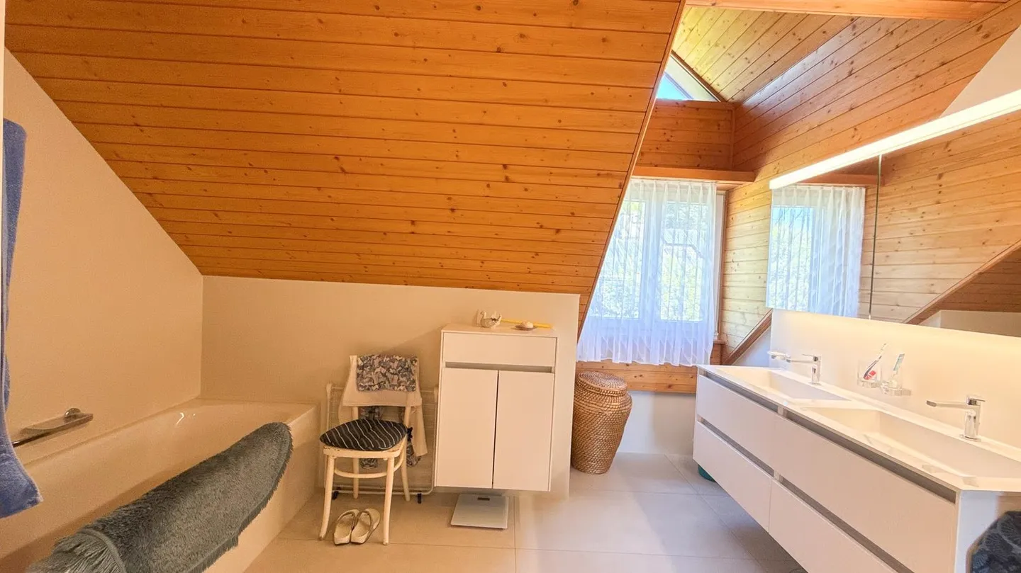 Famiglia felice - Casa bifamiliare di 6,5 stanze con proprietà idilliaca - Foto 9 di 13