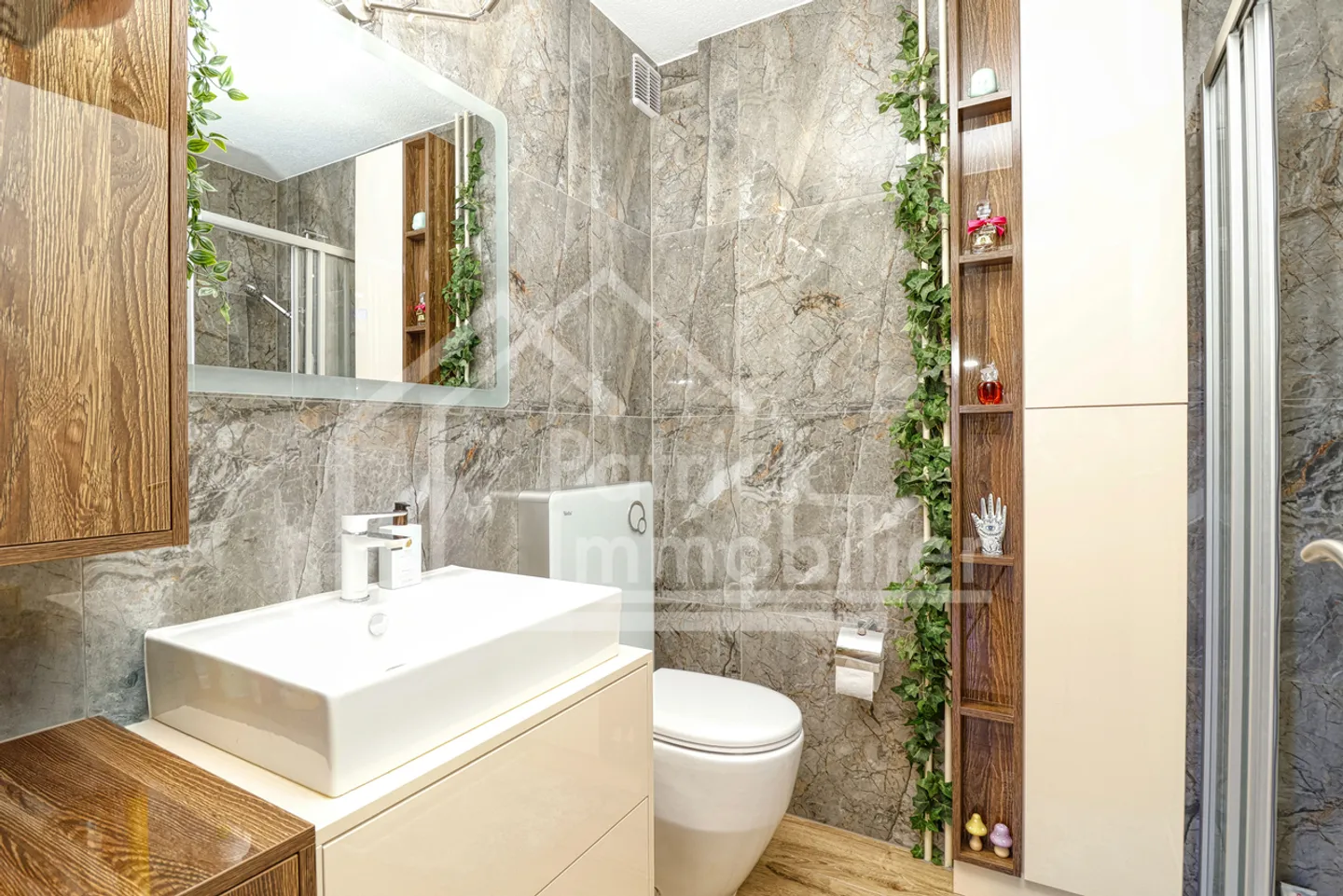 Charming 2.5-room apartment on the 1st floor with balcony - Photo 5 of 11