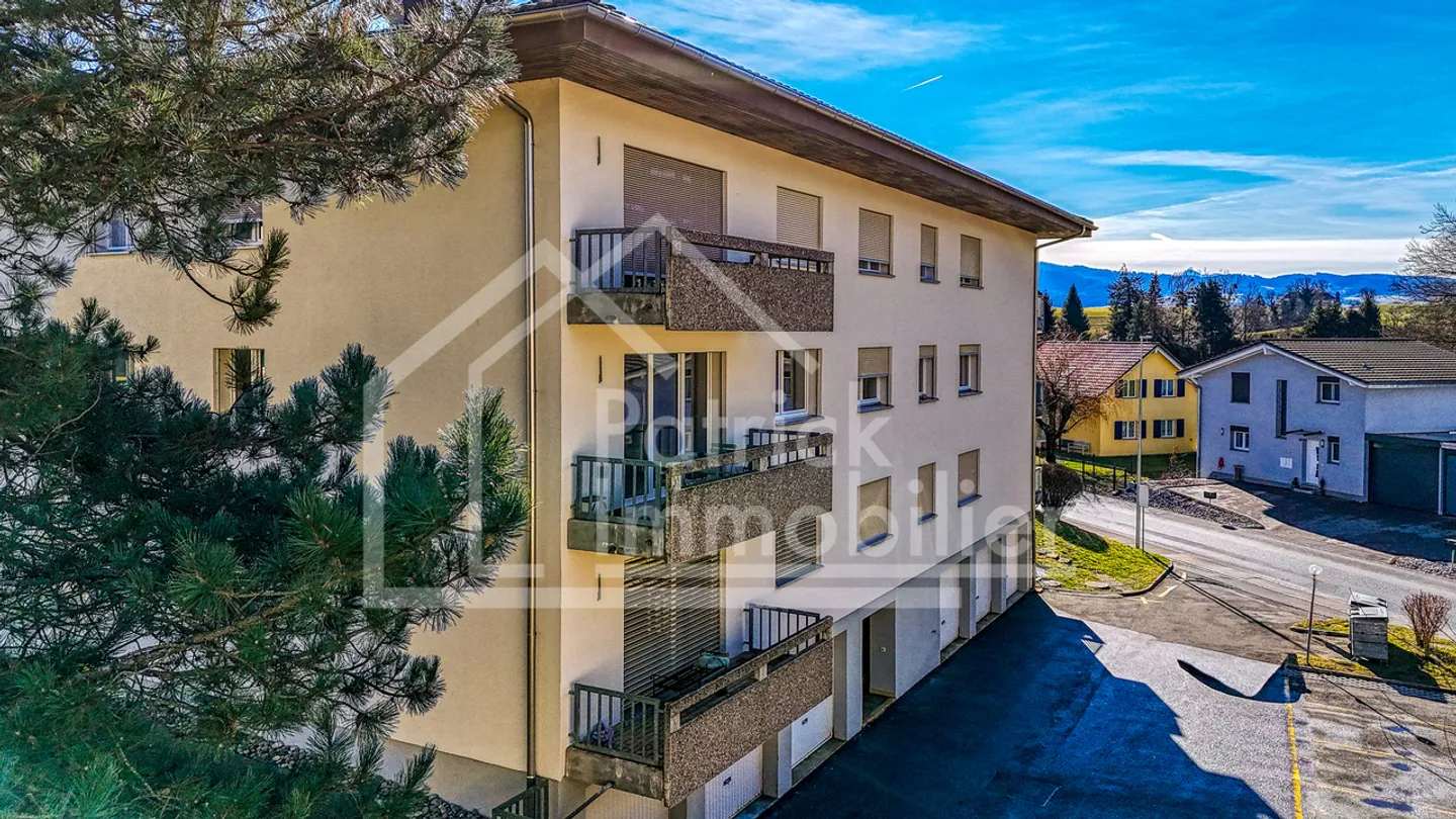 Charming 2.5-room apartment on the 1st floor with balcony - Photo 9 of 11