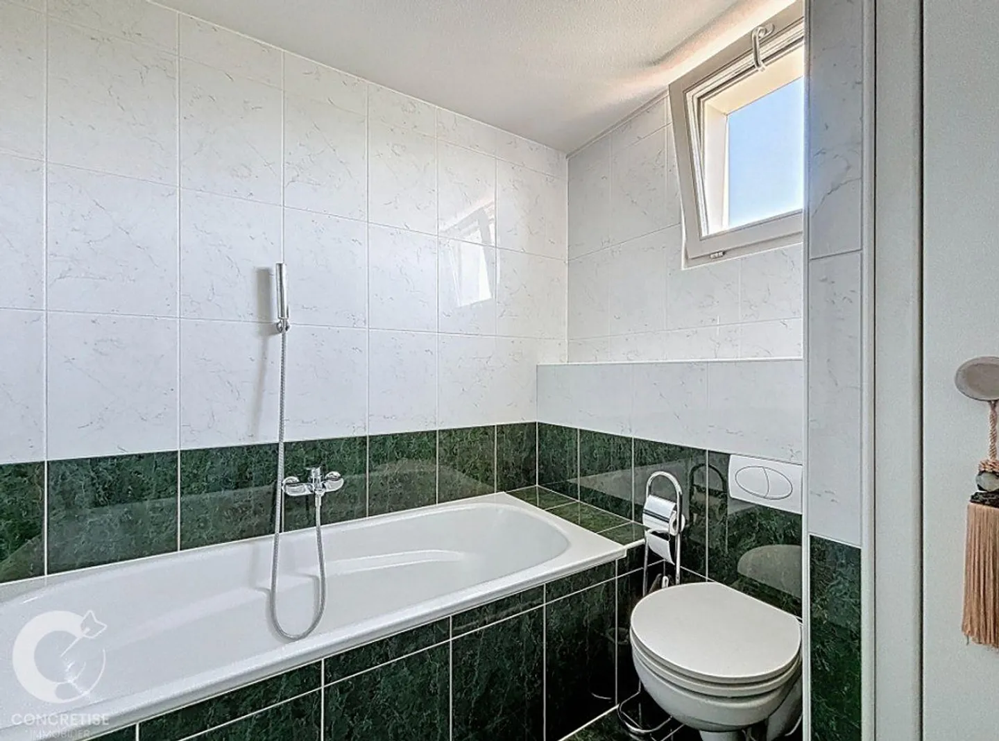 Well-maintained 4.5-room adjoining house in Denges - Photo 5 of 13