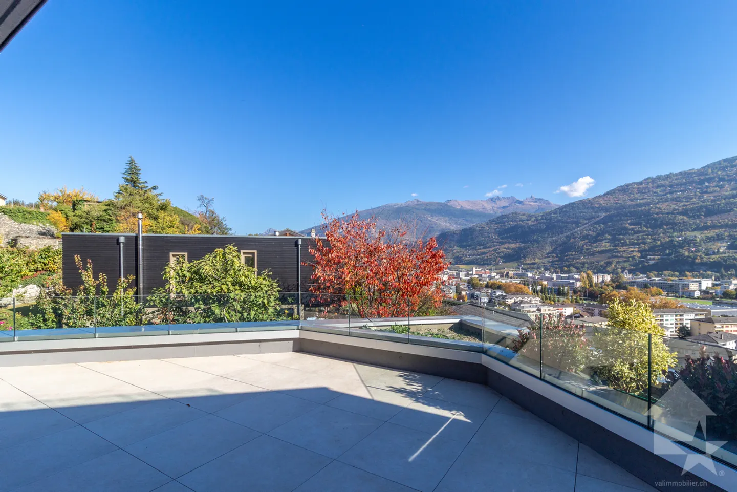 Ampio appartamento di lusso con 5.5 stanze e giardino di 400 m2 - Foto 1 di 13