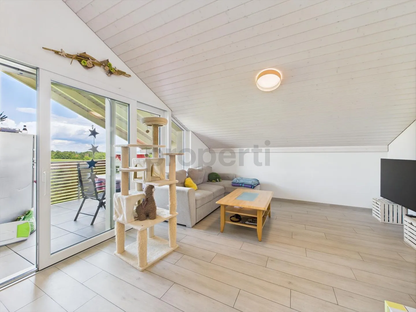 Spazioso appartamento moderno di 4,5 locali con balcone a Vallon FR - Foto 1 di 12