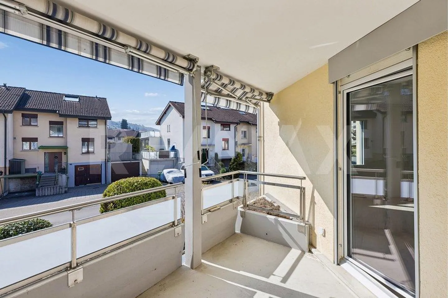 Appartement 4½ pièces entièrement modernisé avec style - Photo 4 sur 13