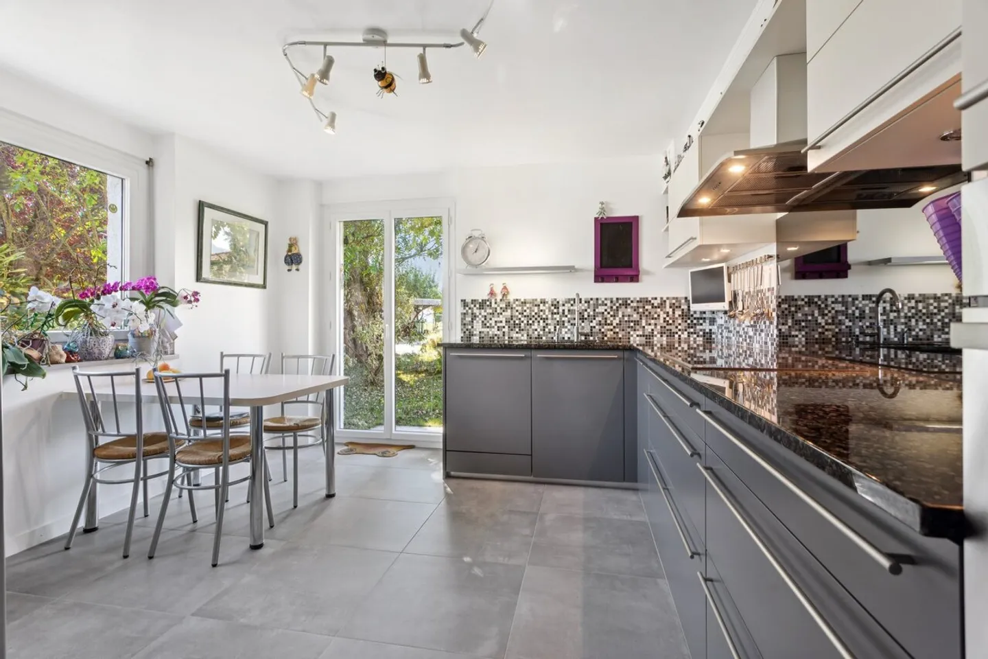 Eleganza discreta in un contesto verde a Fontaines - Foto 4 di 13