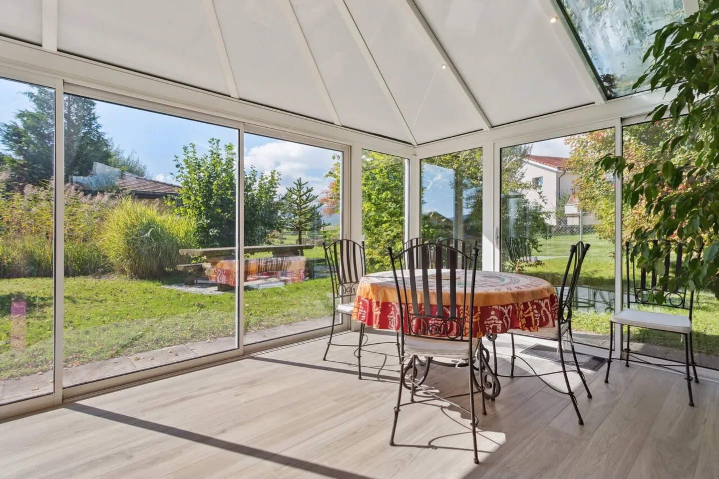 Eleganza discreta in un contesto verde a Fontaines - Foto 9 di 13