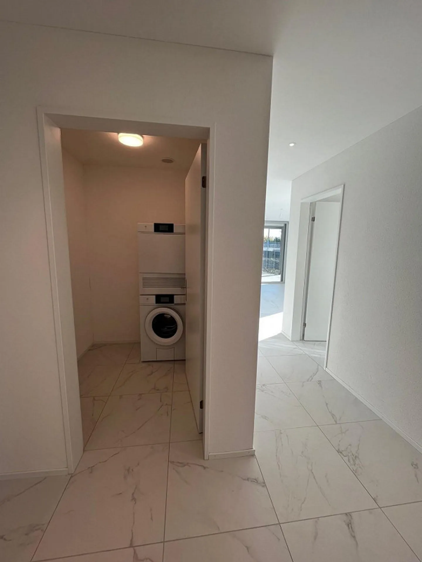 grosszügige 3.5 Zimmer-Garten-Wohnung mit privaten Gartenanteil - Foto 8 von 9