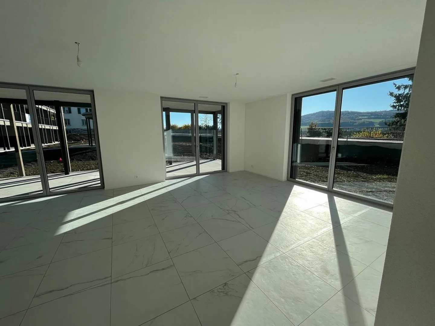 grosszügige 3.5 Zimmer-Garten-Wohnung mit privaten Gartenanteil - Foto 2 von 9