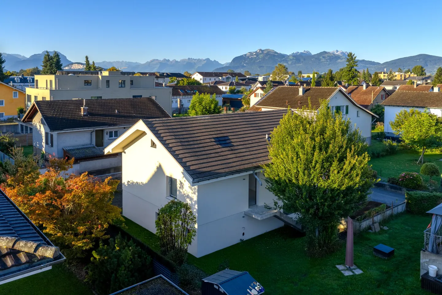 Villa unifamiliare a Widnau - completamente ristrutturata, efficiente dal punto di vista energetico e in una posizione micro-ottimale - Foto 3 di 17