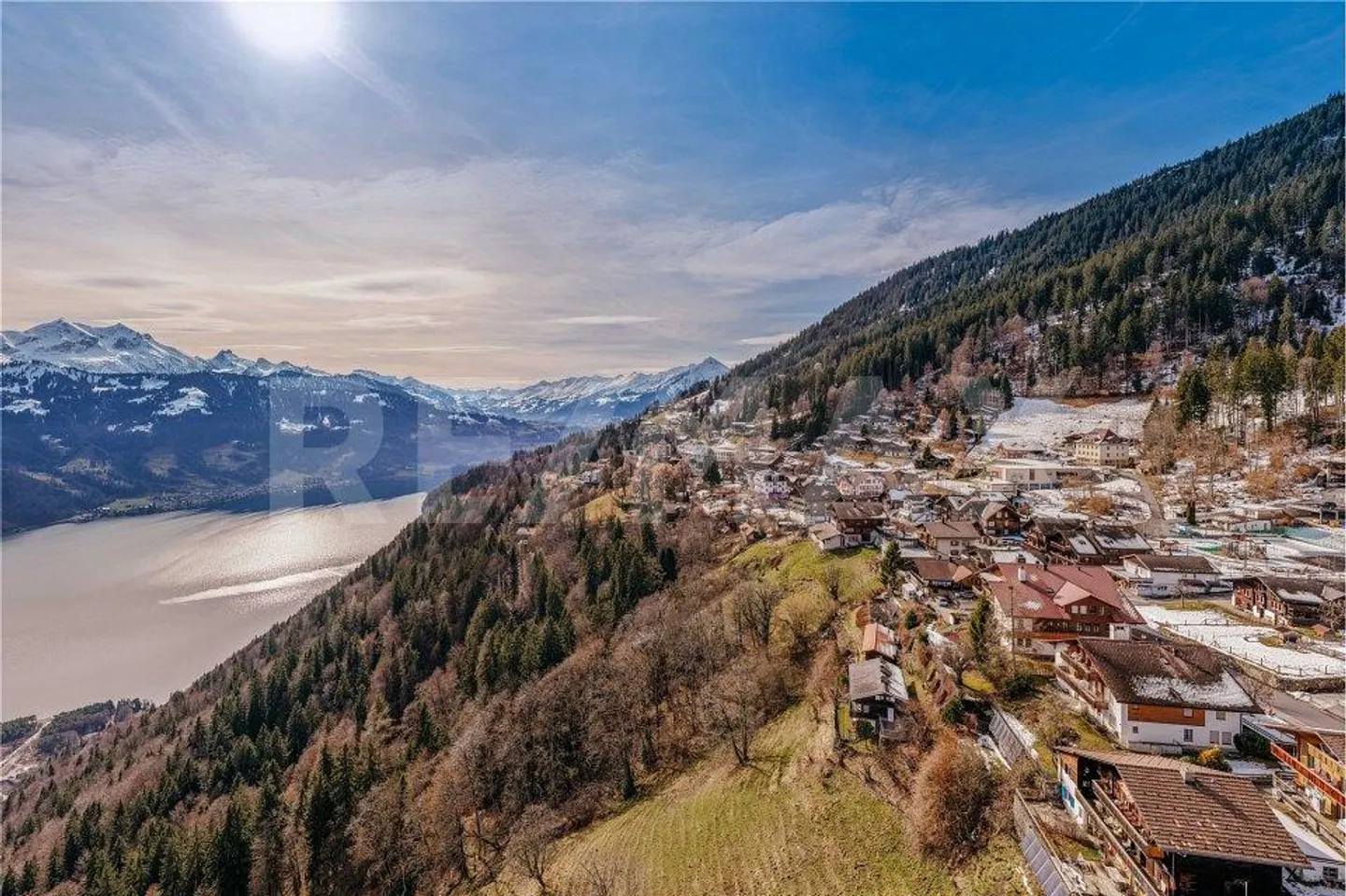 A prime location with plenty of privacy. High-quality penthouse duplex with a panorama of lake and mountains - Photo 2 of 13