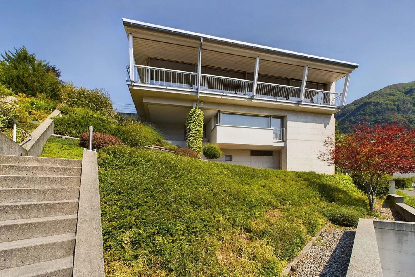 Elegante Villa mit Panoramablick - Foto 1 von 26