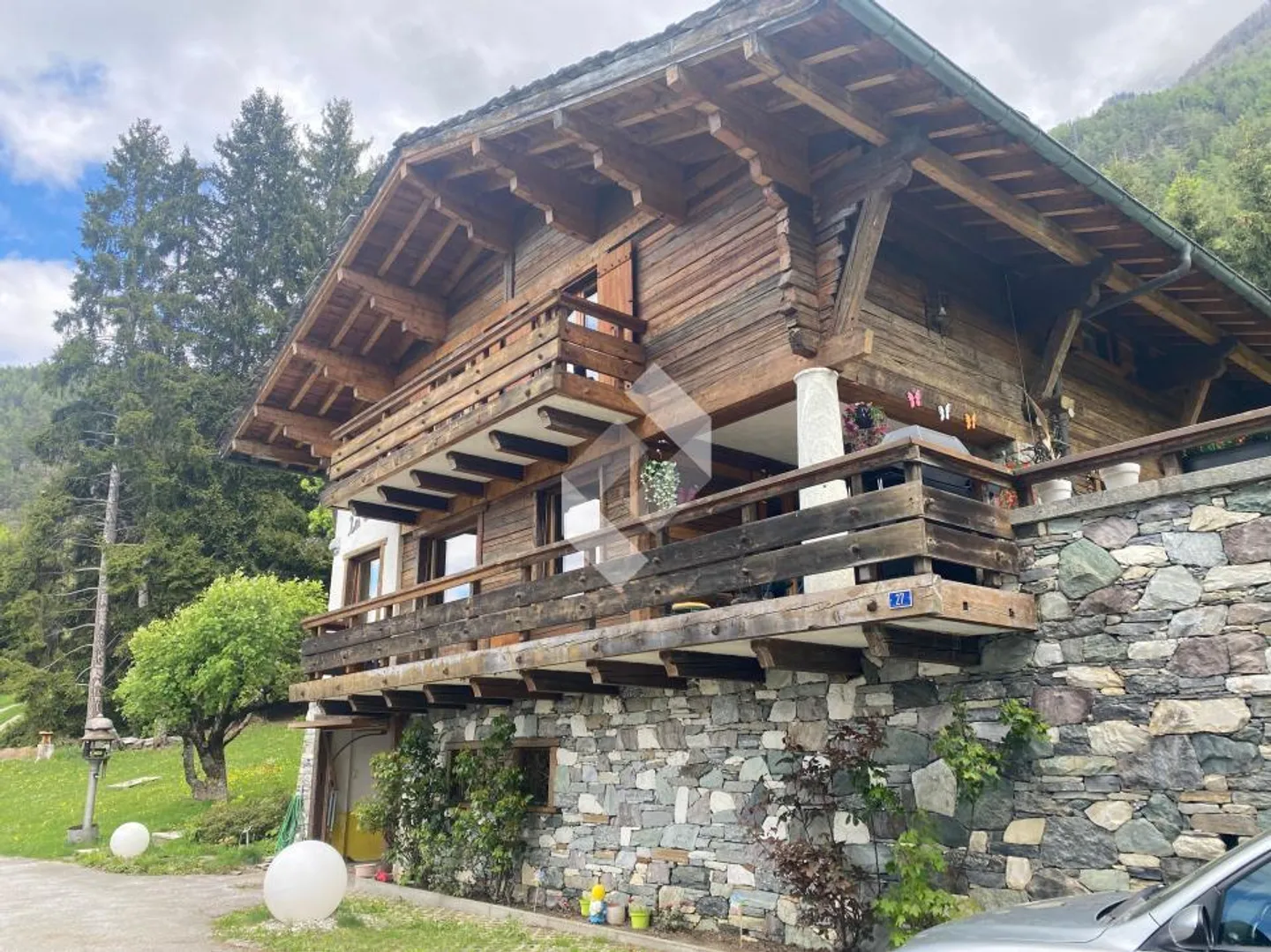 Magnifico Chalet nel Cuore della Natura, Vendita a Stranieri e Seconda Casa Consentita - Foto 1 di 13