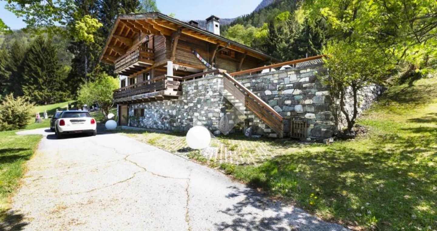 Magnifico Chalet nel Cuore della Natura, Vendita a Stranieri e Seconda Casa Consentita - Foto 3 di 13