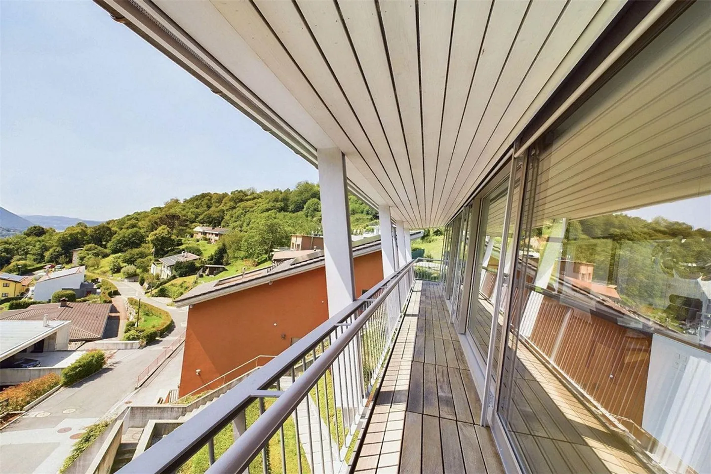 Elegante Villa mit Panoramablick - Foto 8 von 26