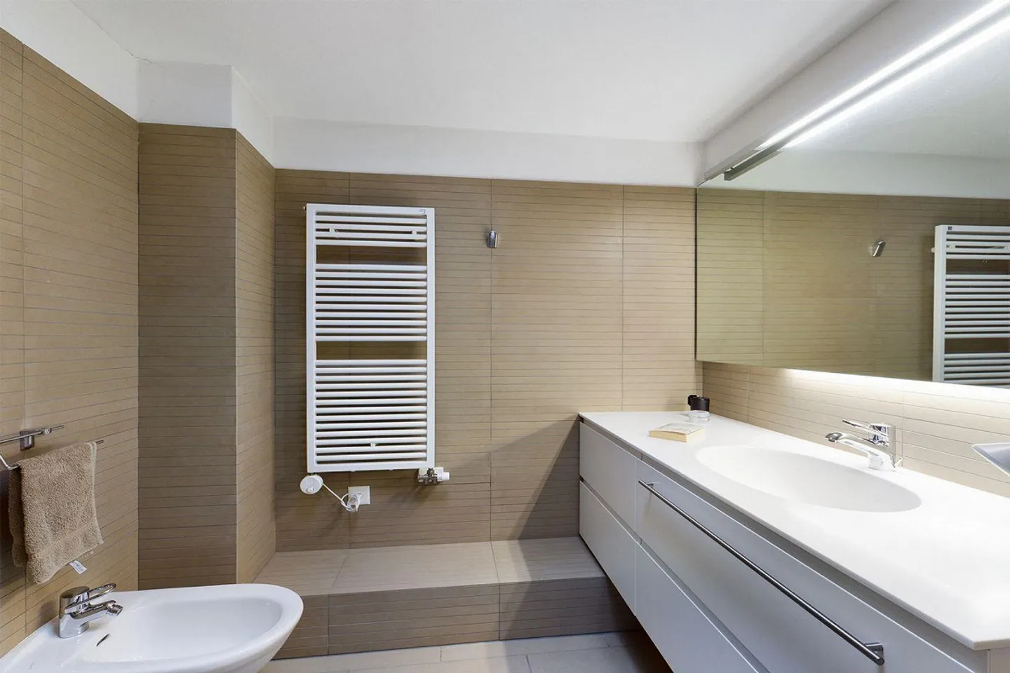 Elegante Villa mit Panoramablick - Foto 17 von 26