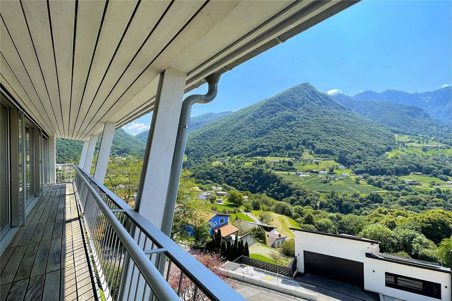 Elegante Villa mit Panoramablick - Foto 22 von 26