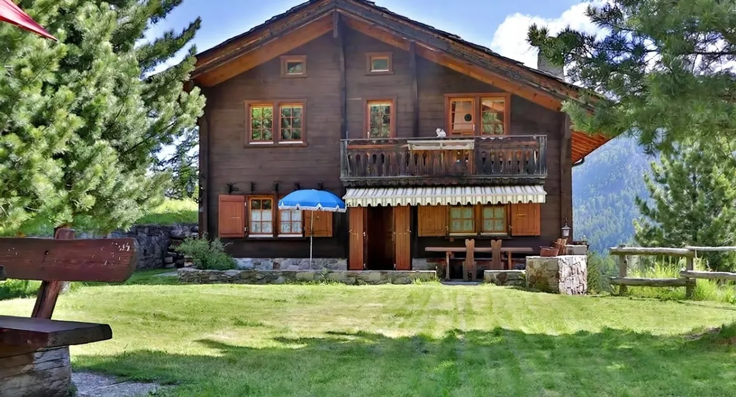 Chalet - Photo 2 of 29