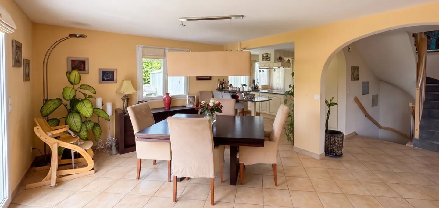 A family home, a large garden and a true quality of life in Gimel - Photo 2 of 6