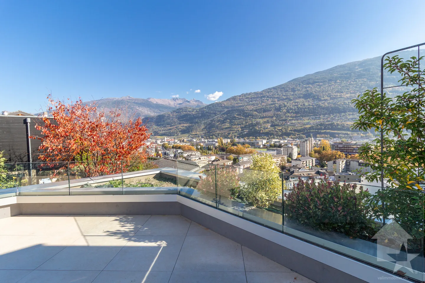 Ampio appartamento di lusso con 5.5 stanze e giardino di 400 m2 - Foto 10 di 13